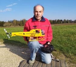 Ich mit einem RC Heli